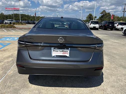 Gun Metallic 2027 Nissan Sentra SV