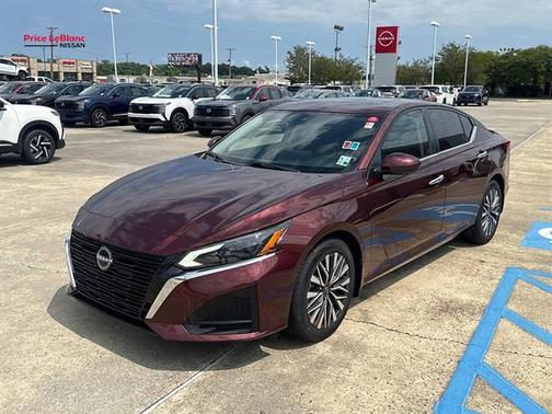Garnet Pearl 2023 Nissan Altima 2.5 SV