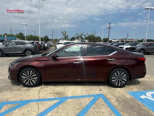 Garnet Pearl 2023 Nissan Altima 2.5 SV