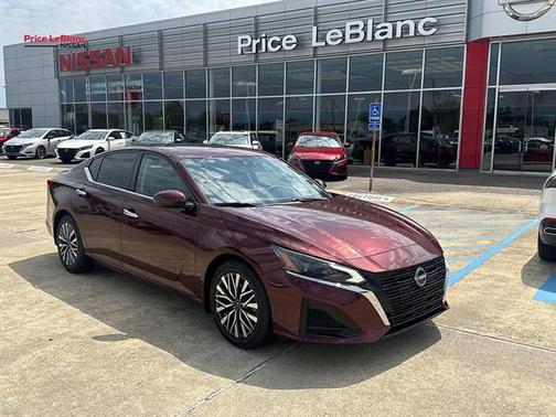 Garnet Pearl 2023 Nissan Altima 2.5 SV
