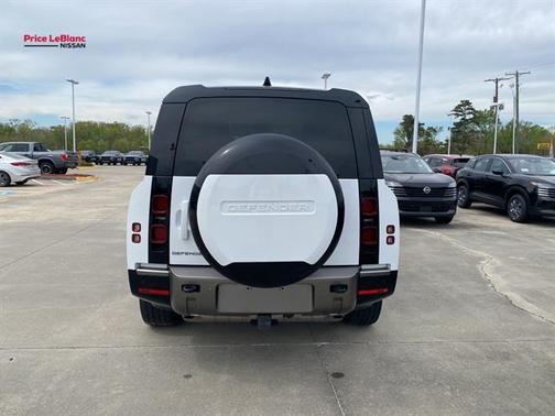 2024 Land Rover Defender 130 P400 X-Dynamic SE