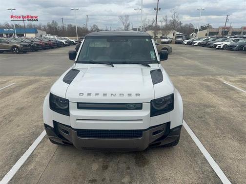 2024 Land Rover Defender 130 P400 X-Dynamic SE