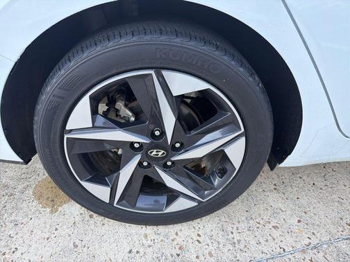 2021 Hyundai ELANTRA Limited
