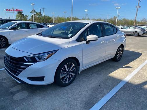 Aspen White 2024 Nissan Versa 1.6 SV