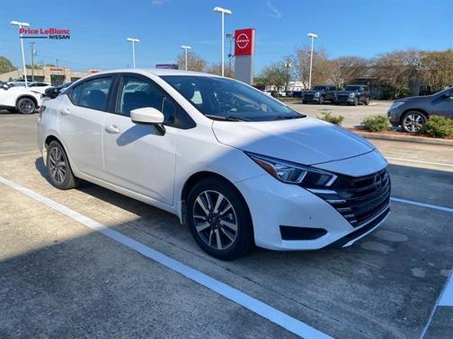 Aspen White 2024 Nissan Versa 1.6 SV