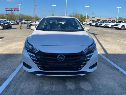 Aspen White 2024 Nissan Versa 1.6 SV