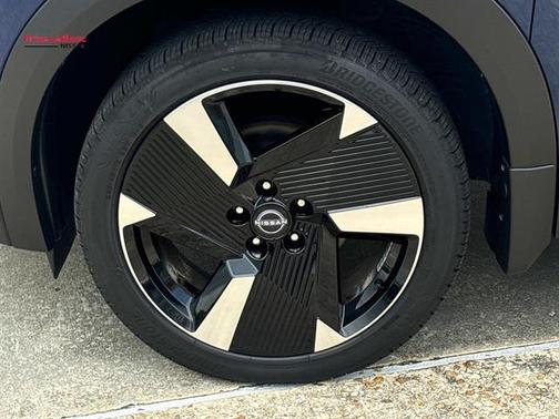 Deep Blue Pearl 2025 Nissan Kicks SR