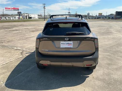 Canyon Bronze M 2026 Nissan Kicks SV
