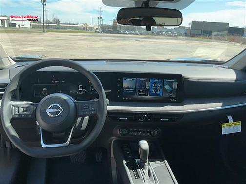 Canyon Bronze M 2026 Nissan Kicks SV