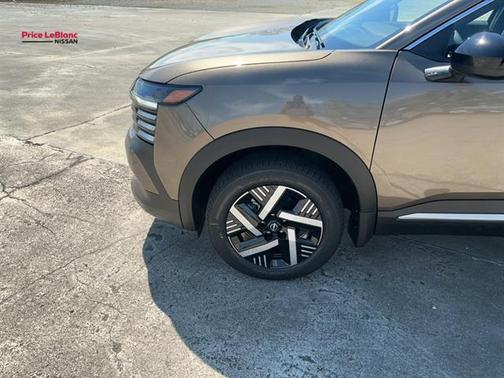 Canyon Bronze M 2026 Nissan Kicks SV