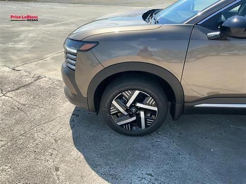 Canyon Bronze M 2026 Nissan Kicks SV