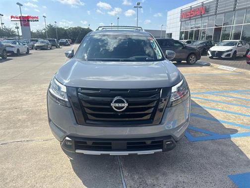 Boulder Gray Pearl 2023 Nissan Pathfinder Platinum