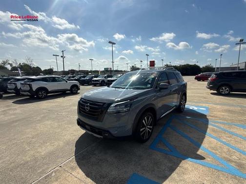 Boulder Gray Pearl 2023 Nissan Pathfinder Platinum