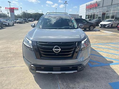 Boulder Gray Pearl 2023 Nissan Pathfinder Platinum