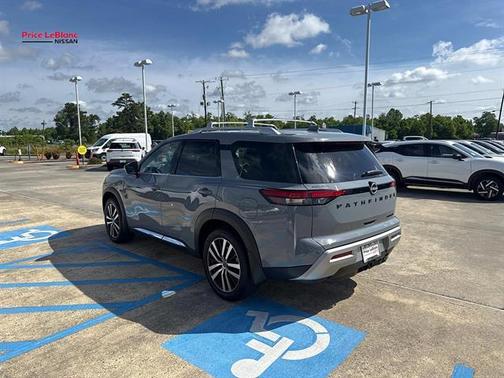 Boulder Gray Pearl 2023 Nissan Pathfinder Platinum