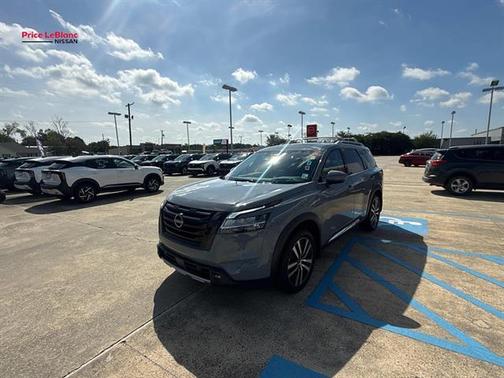 Boulder Gray Pearl 2023 Nissan Pathfinder Platinum