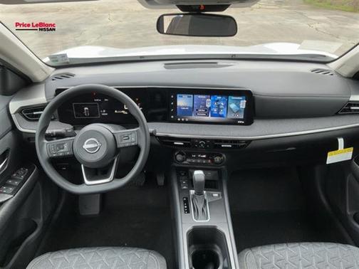 2t Wht Blk Roof 2026 Nissan Kicks SV