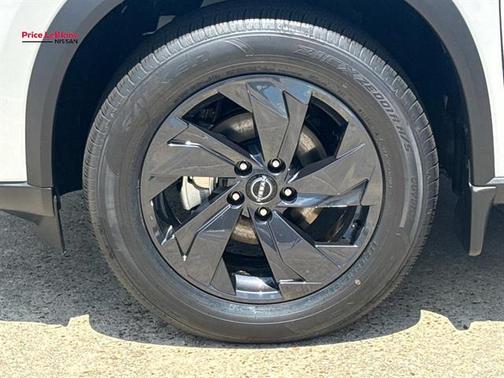 Everest White P 2026 Nissan Rogue SV