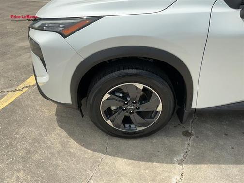 Everest White P 2025 Nissan Rogue SV