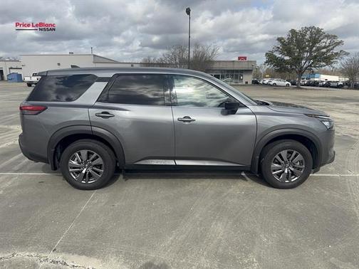 2025 Nissan Pathfinder S