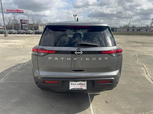2025 Nissan Pathfinder S