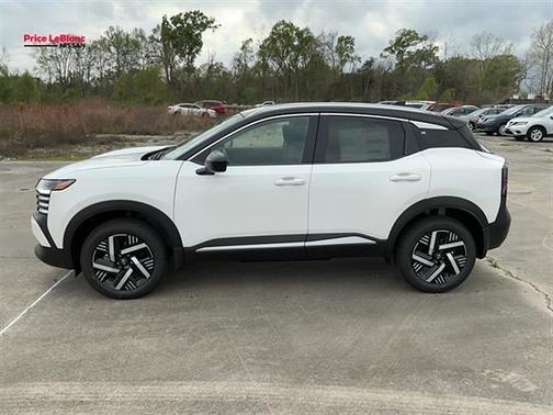 2t Wht Blk Roof 2026 Nissan Kicks SV