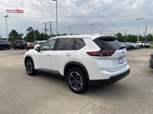 Pearl 2024 Nissan Rogue SV