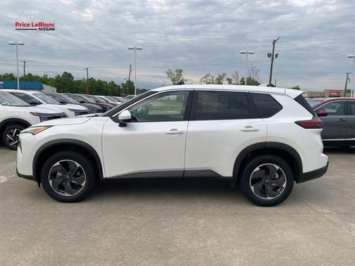 Pearl 2024 Nissan Rogue SV
