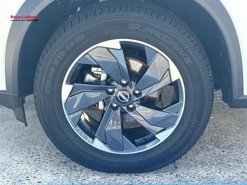 Pearl 2024 Nissan Rogue SV