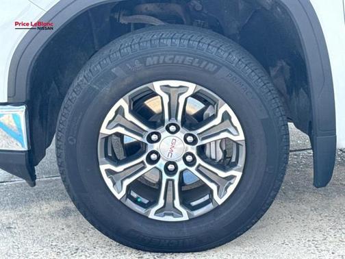 Summit White 2024 GMC Sierra 1500 SLT