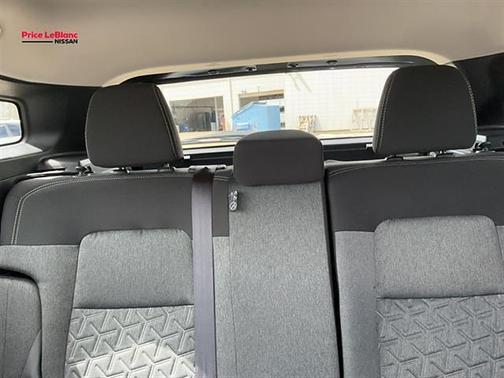 2t Gun Red Roof 2026 Nissan Kicks SV