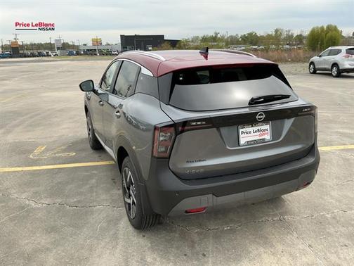 2t Gun Red Roof 2026 Nissan Kicks SV