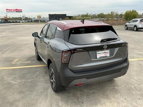2t Gun Red Roof 2026 Nissan Kicks SV