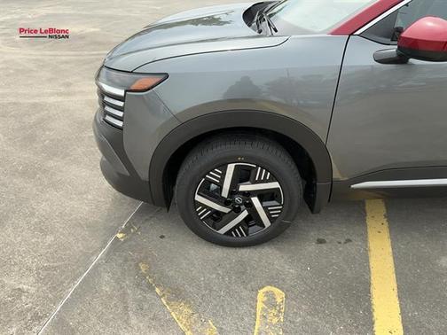 2t Gun Red Roof 2026 Nissan Kicks SV