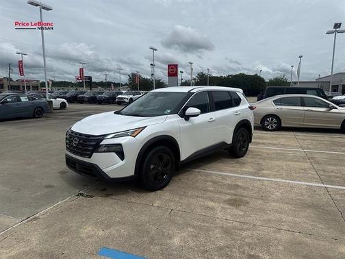Everest White P 2026 Nissan Rogue SV