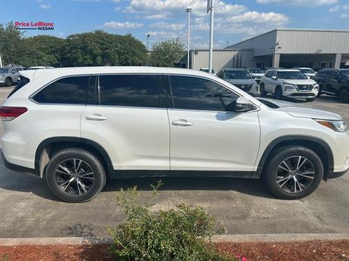 Blizzard Pearl 2019 Toyota Highlander LE
