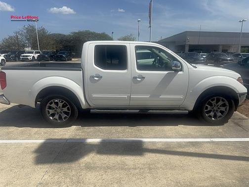 Glacier White 2019 Nissan Frontier SL