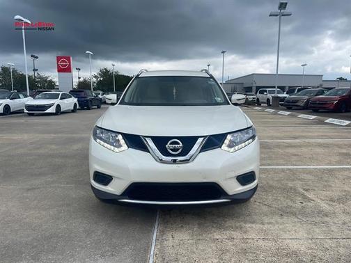 Pearl White 2016 Nissan Rogue SV