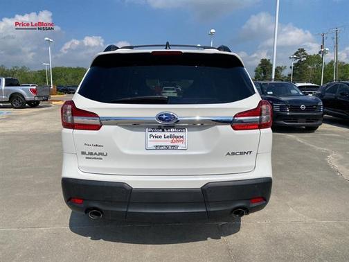 Crystal White Pearl 2022 Subaru Ascent Premium 7-Passenger