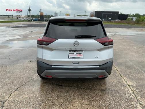 Brilliant Silver Metallic 2022 Nissan Rogue SV
