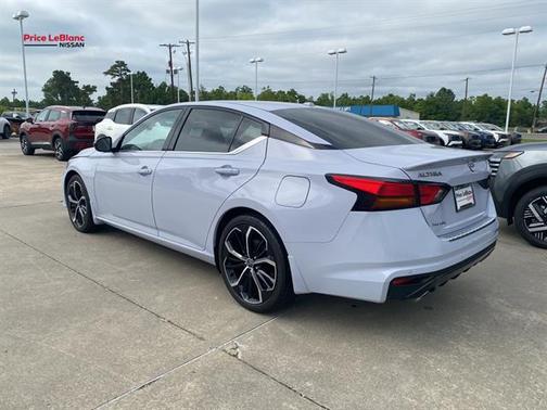Gray Sky Pearl 2023 Nissan Altima 2.5 SR
