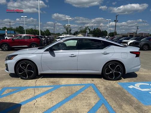 Gray Sky Pearl 2023 Nissan Altima 2.5 SR