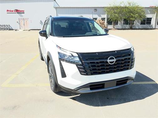 White / Black 2026 Nissan Pathfinder Platinum