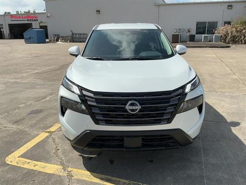 Everest White P 2026 Nissan Rogue SV