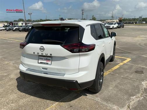 Everest White P 2026 Nissan Rogue SV