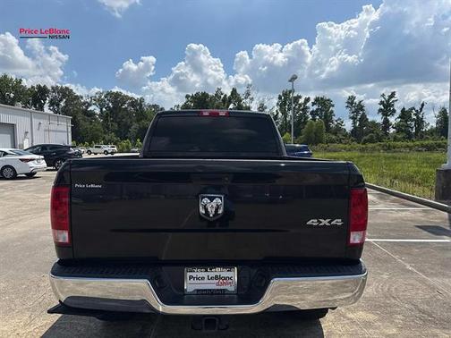 Brilliant Black Crystal Pearlcoat 2018 RAM 2500 Tradesman