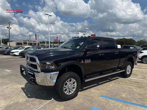 Brilliant Black Crystal Pearlcoat 2018 RAM 2500 Tradesman