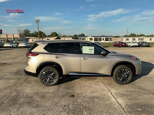Champagne Silve 2026 Nissan Rogue Platinum