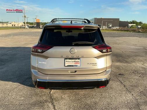 Champagne Silve 2026 Nissan Rogue Platinum