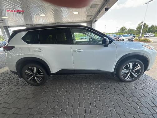Wht Blk Roof 2024 Nissan Rogue SL